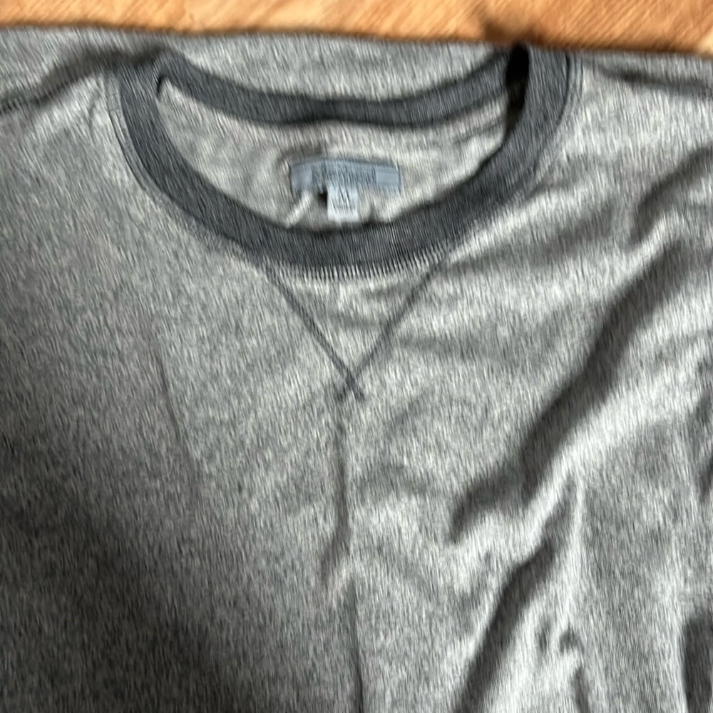 Men’s baseball type tee. Two tones of gray. NWT